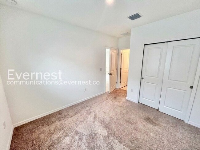 Building Photo - Spacious 5 Bed, 3.5 Bath Home with Fenced Yard and 2-Car Garage | Available Soon!