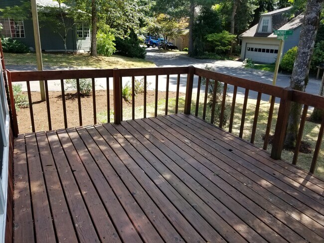 Building Photo - PRICE REDUCTION - EXCEPTIONAL HOME IN LAKE OSWEGO 2/2