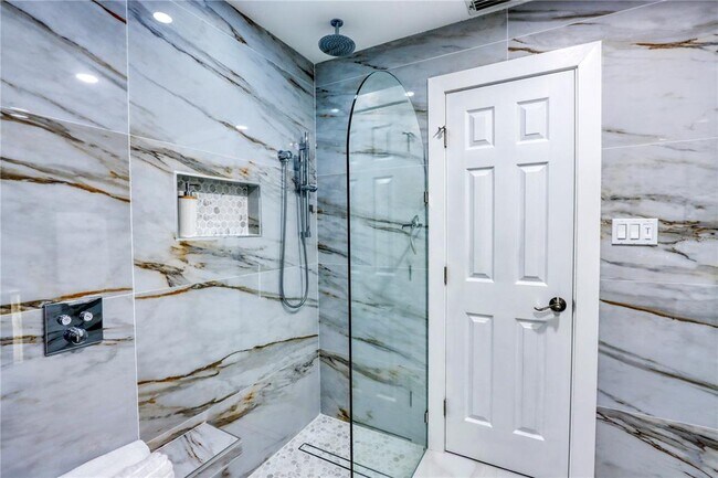 Building Photo - 2500 Rio Lisbo Ct