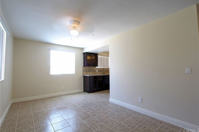 Building Photo - 343 E 37th St