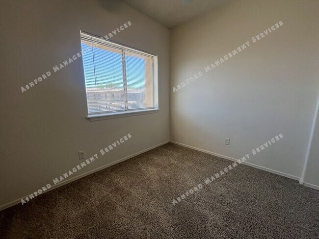 Building Photo - BEAUTIFUL 3 BEDROOM 2 BATHROOM HOME IN GLE...