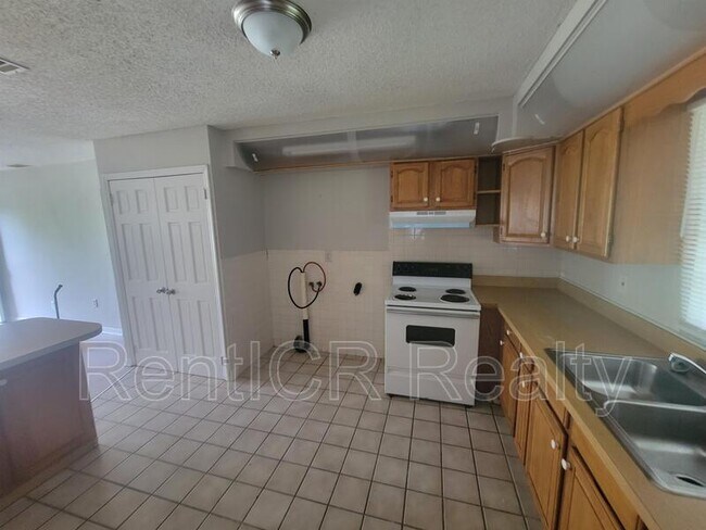 Building Photo - 37851 Crystal Way
