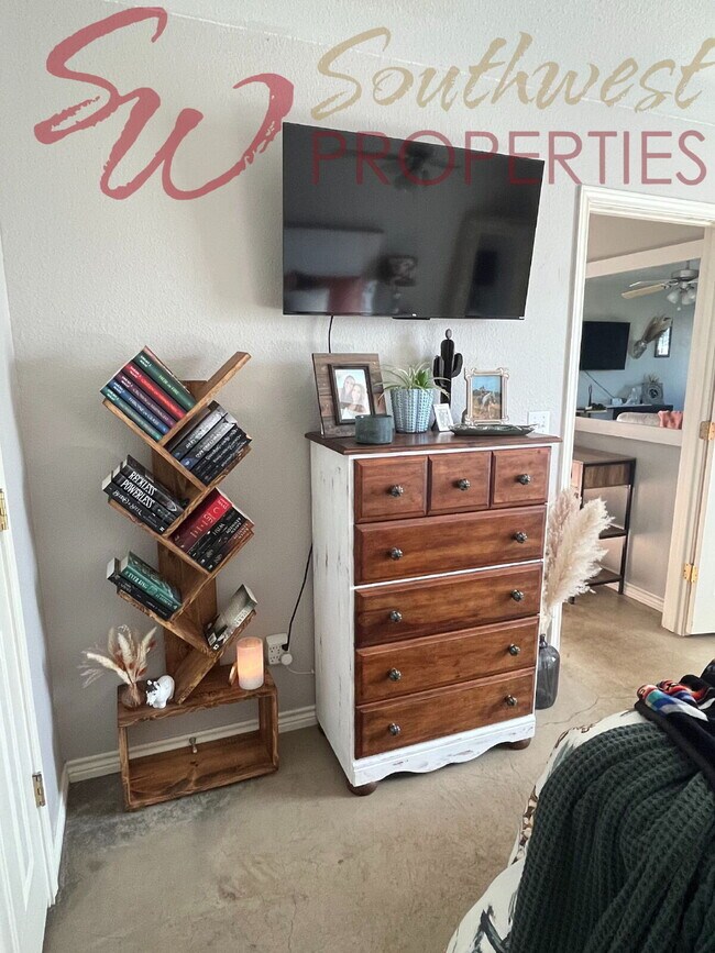 Building Photo - 2 Bedroom, 2 Bathroom Home – Low Maintenance & Convenient Living