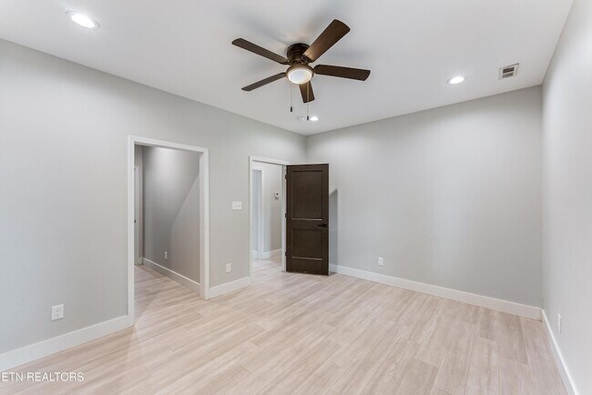 Building Photo - 5004 Knoxwood Dr