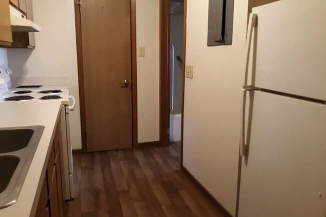 Building Photo - 700 W Main St