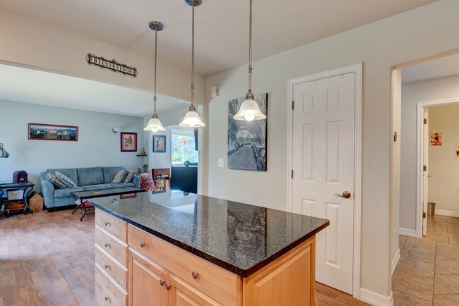Building Photo - 3 Bed 2 Bath beautiful home on a corner lot in Admirals Cove
