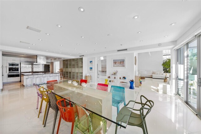 Building Photo - 227 E Dilido Dr