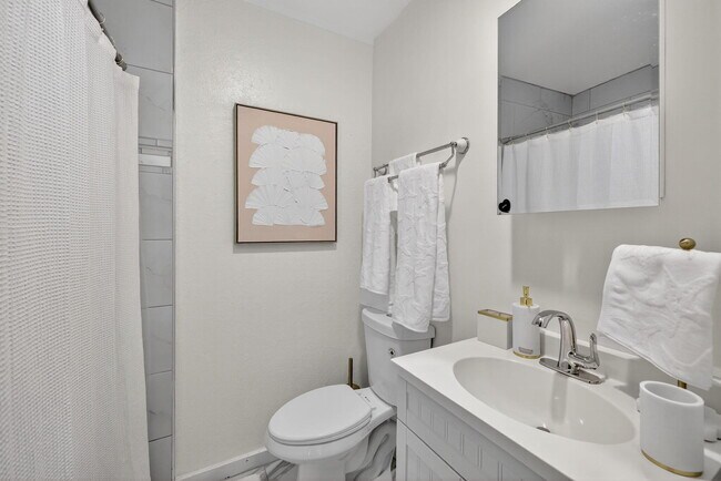 Building Photo - 1317 NE 1st Ave.