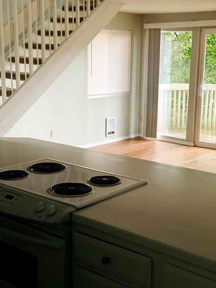 Kitchen - 330 SE Donnelly Ln