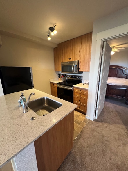 Building Photo - 31095 US-40