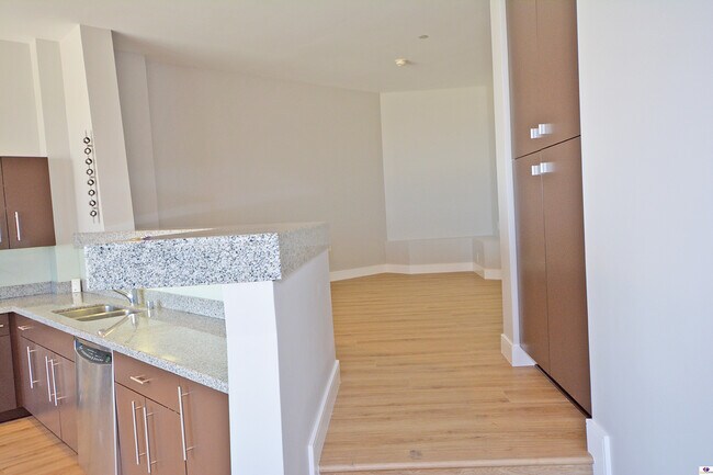 Building Photo - 1100 Wilshire Blvd