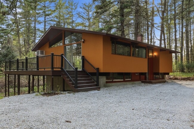 Building Photo - 234 Tophet Rd