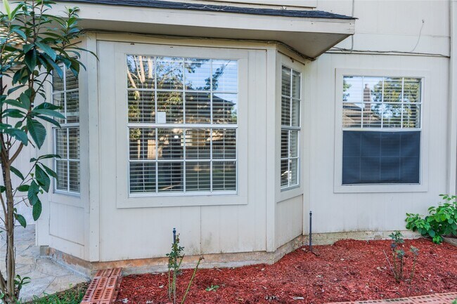 Building Photo - 6311 Laurel Bush Ln