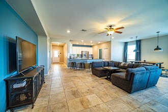 Building Photo - 8221 Reggio St