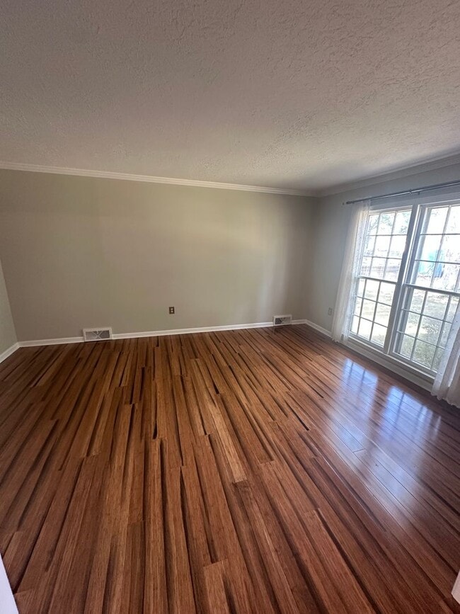 Building Photo - 4BD/3.5BA Germantown Charmer!