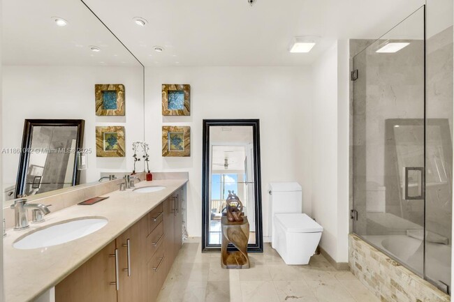 Building Photo - 10275 Collins Ave