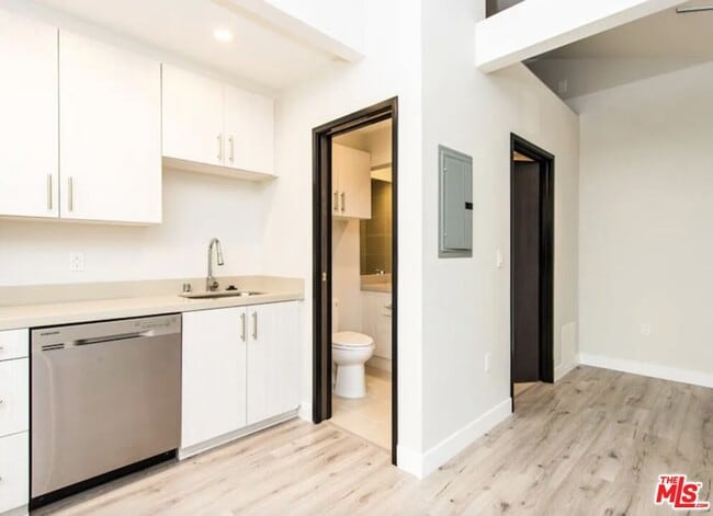 Building Photo - 483 Washington Blvd