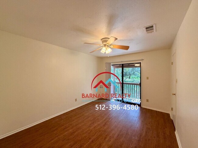 Building Photo - Available Now: 2 bed/1 bath duplex with car port