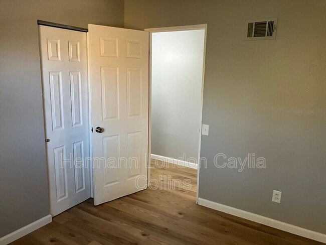 Building Photo - 11016 Saginaw Dr