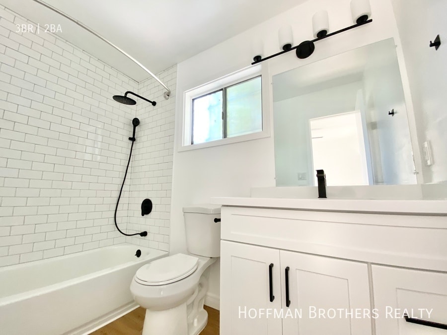 Building Photo - 1932 New England St