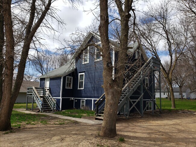 Building Photo - 913 20th Ave SE