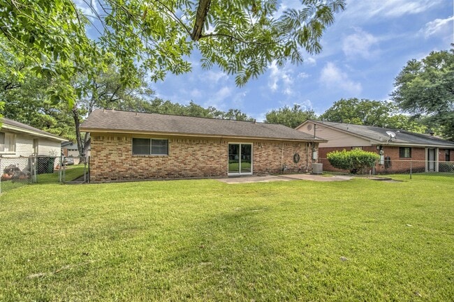 Building Photo - 9619 Rockhurst Dr
