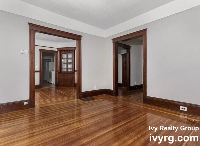 Building Photo - 46 Paulina St