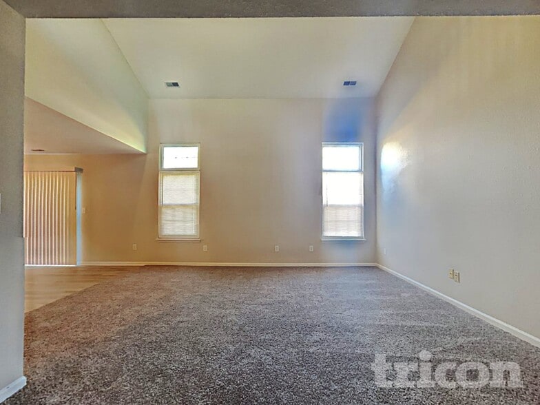 Building Photo - 1710 Ashley Dr