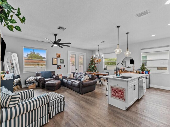 Building Photo - 3103 W Leroy St