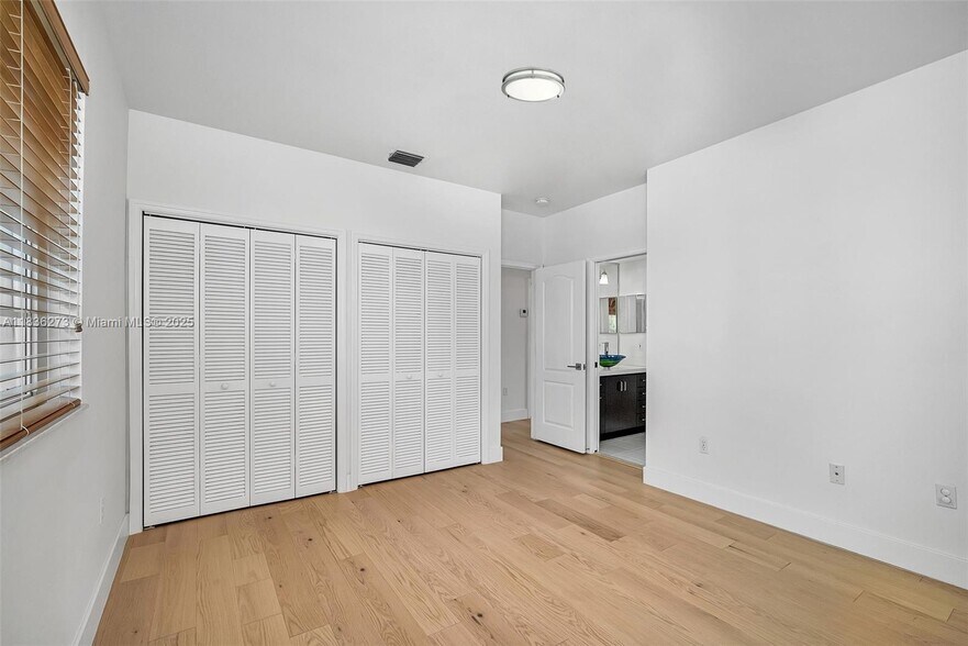 Building Photo - 1135 Asturia Ave