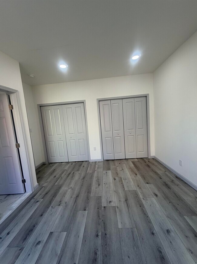 Building Photo - 124 Winfield Ave