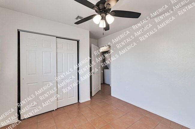 Building Photo - 1107 W Sonora St