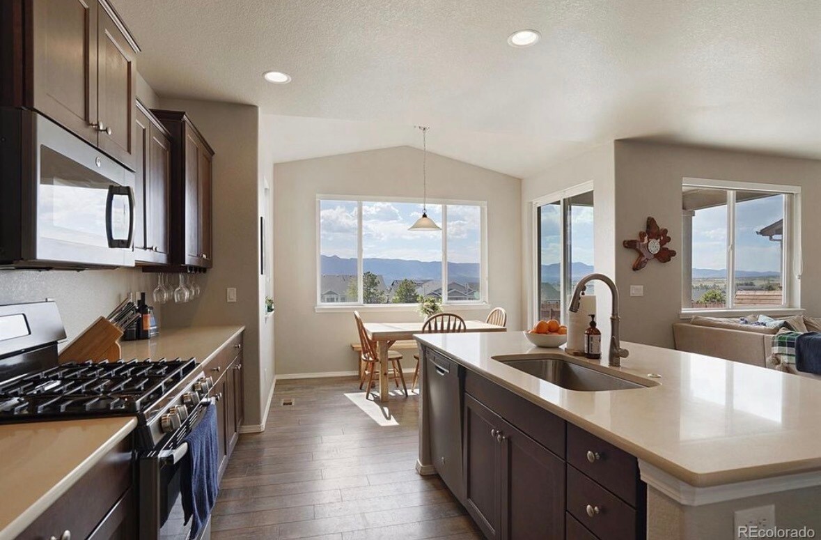 Building Photo - 11020 Echo Canyon Dr