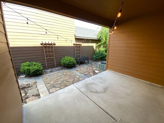 Building Photo - 3-BR Craftsman Home in SE Bend