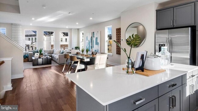 Building Photo - 215 Red Leaf Ln