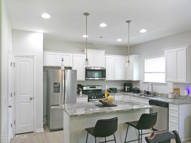 Building Photo - 62 Keowee Ln