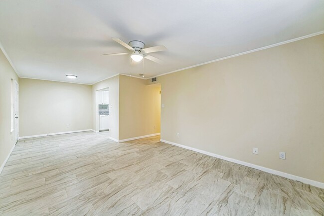 Building Photo - Renovated  condo in the heart of McAllen, ...