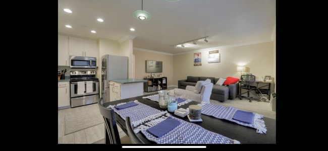 Building Photo - 185 Union Ave