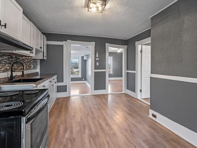 Building Photo - 52 Moran St