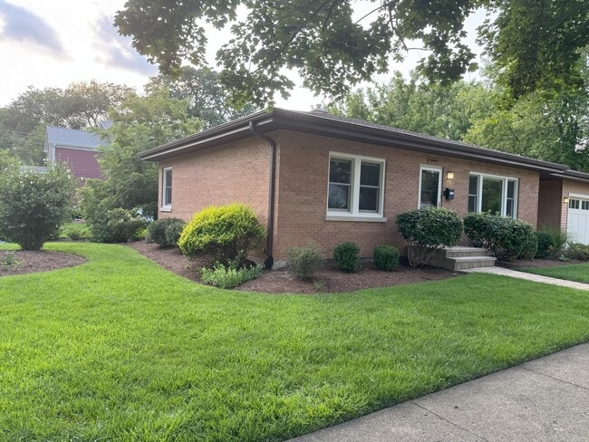 Building Photo - 4840 Prospect Ave