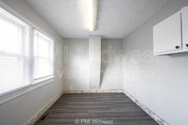 Building Photo - 632 S State St