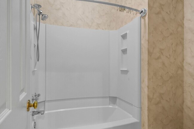 Building Photo - 2 Bed 2 Bath