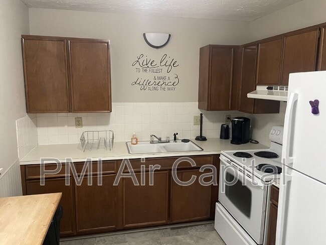 Building Photo - 1706 S Fern St