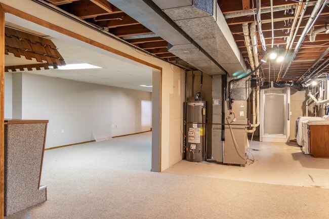 Building Photo - 2071 Maple Rd
