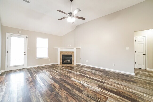 Building Photo - 78 Wren St