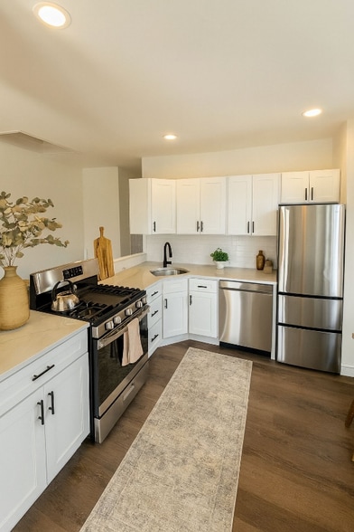 Building Photo - 4733 Cedar Ave