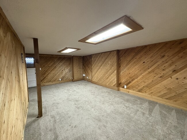 Building Photo - 16093 SW Roy Rogers Rd