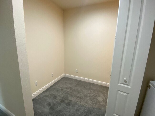 Building Photo - 3/2.5 Eagle Creek Townhome