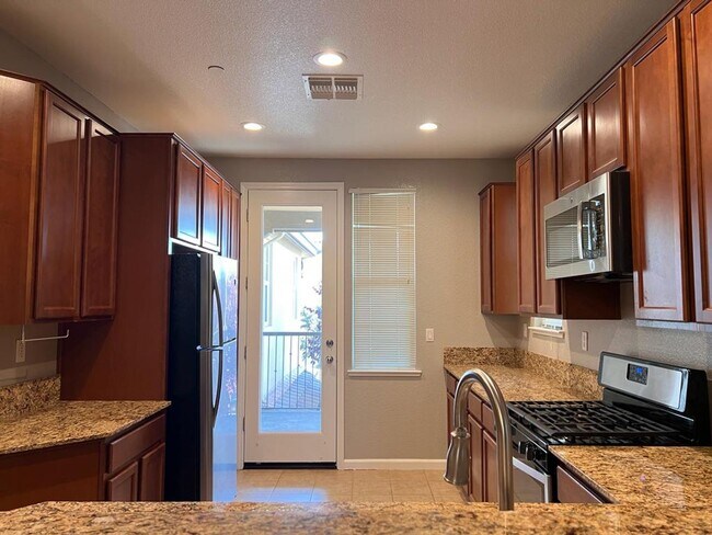 Building Photo - 427 Anchor Ln