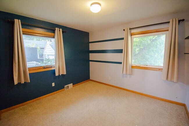 Building Photo - Charming Elton Hills Rambler with Finished Basement
